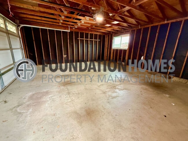 Building Photo - 334 Santa Margarita