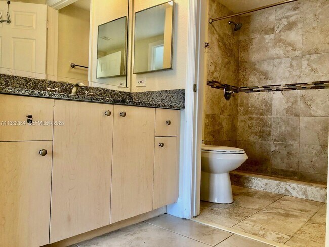 Building Photo - 2557 Centergate Dr