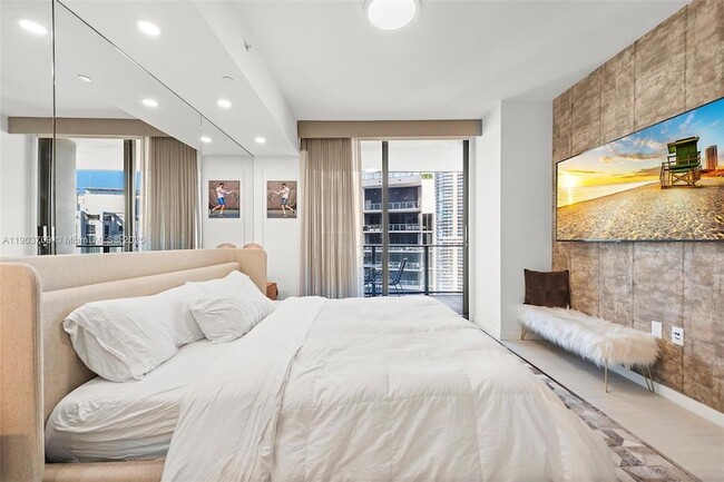 Building Photo - 1000 Brickell Plaza