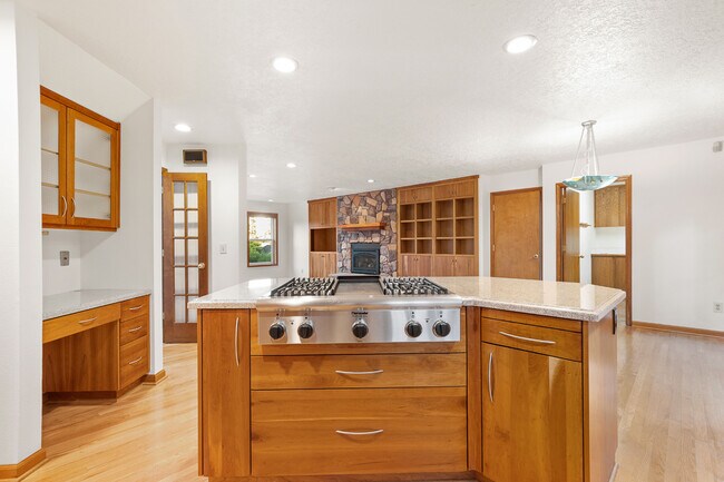 Building Photo - 1324 Stonehaven Dr