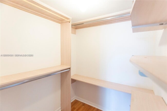Building Photo - 1420 Brickell Bay Dr