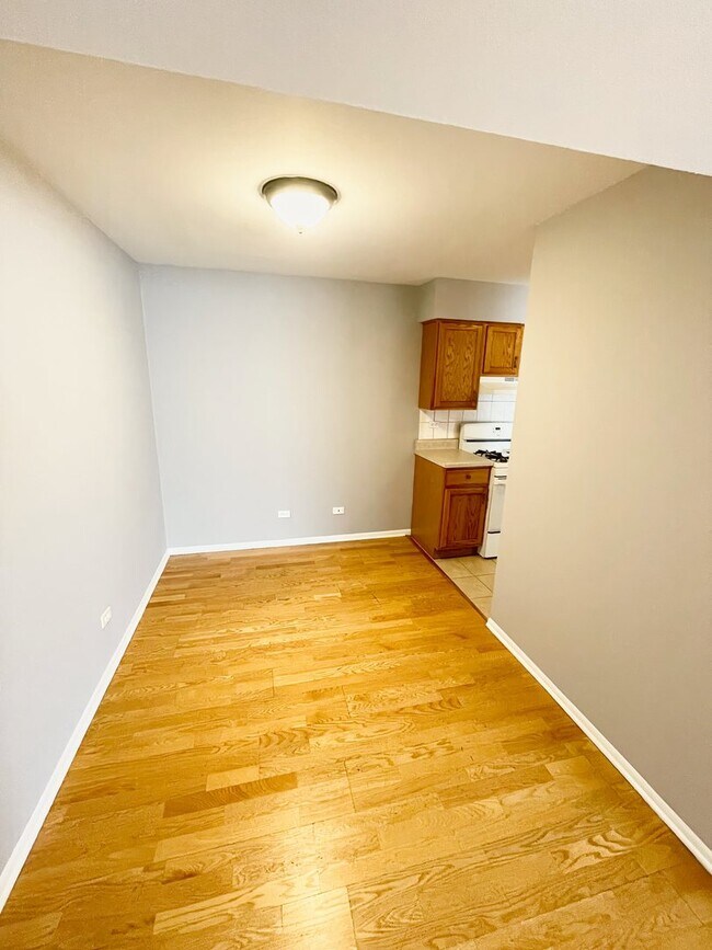 Building Photo - 10425 Natoma Ave