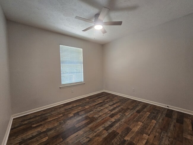Building Photo - 2112 Spring Hill Cir