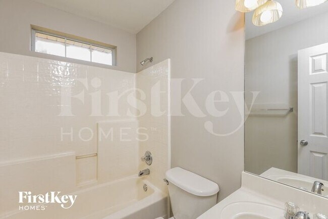 Building Photo - 261 St John Dr