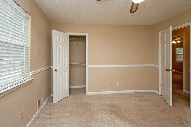 Building Photo - 5972 Nell Ln