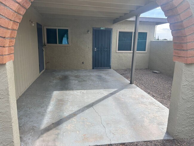 Building Photo - 2 bedroom 1 bath unit with laundry room, enclosed yard and carport.