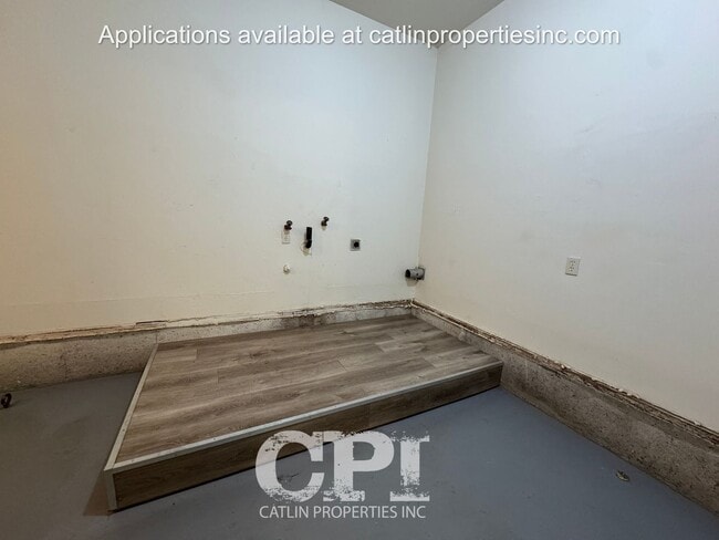 Building Photo - 124 Tilla Dr