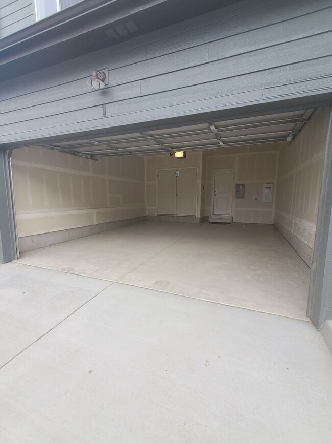 Building Photo - Updated and Bright 3 Bedroom Townhouse in Greeley!