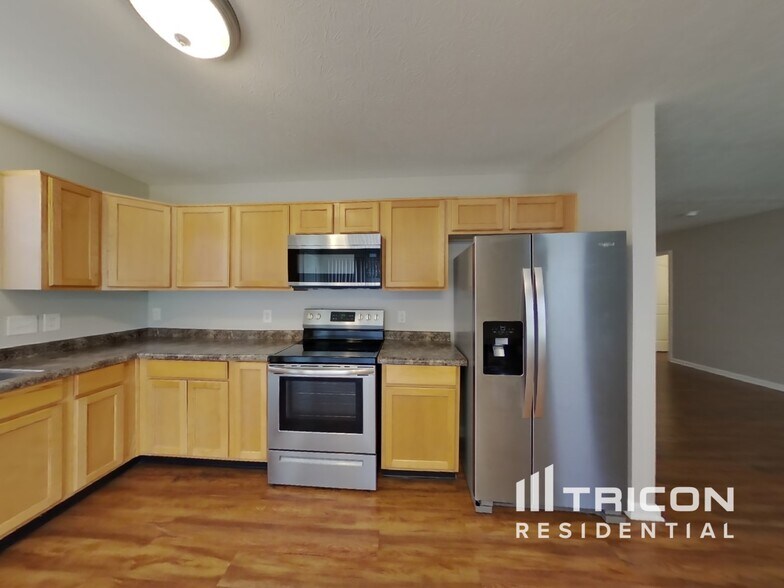 Building Photo - 8170 Dartmoth Ln