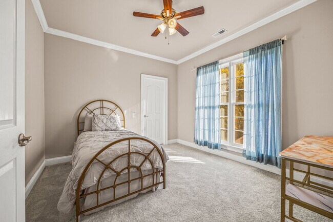 Building Photo - "Luxurious 4-Bed Oasis with Granite Countertops & Cozy Fireplace in Charlotte - 3914 Sq Ft of Ele...