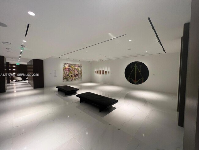 Building Photo - 300 Biscayne Blvd Way