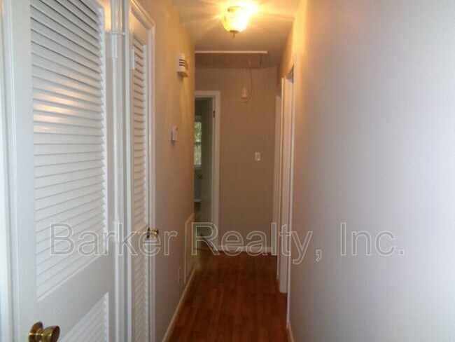 Building Photo - 309 White Oak Dr