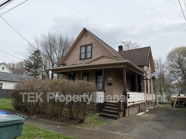 Building Photo - 202 4th St