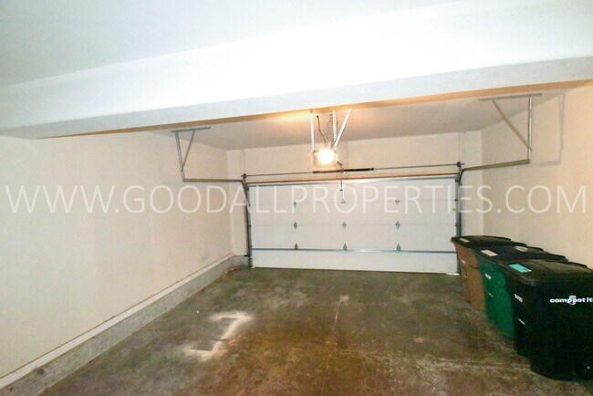 Building Photo - 3 Bedroom Home in West Des Moines
