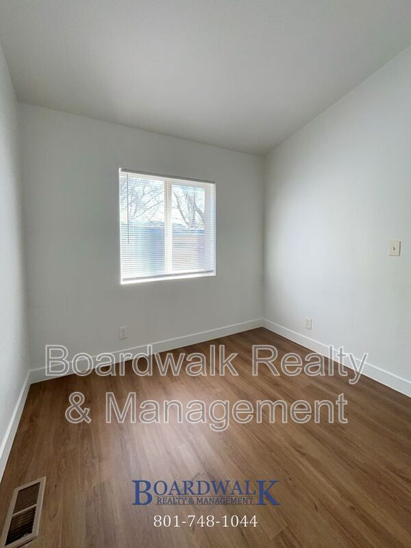 Building Photo - 155 W State St