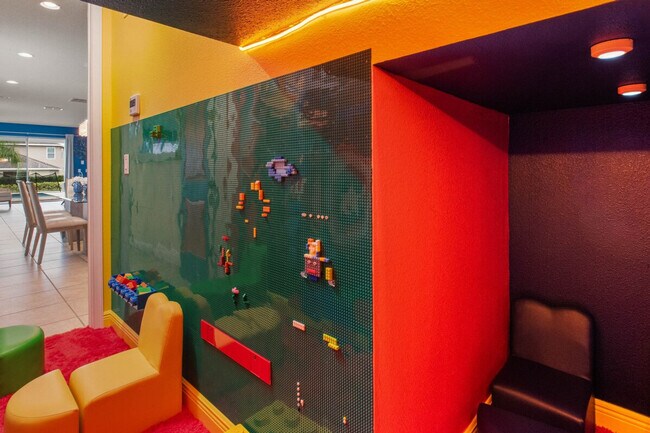 Building Photo - 421 Burma St