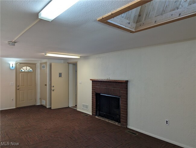 Building Photo - 17802 Rapids Rd