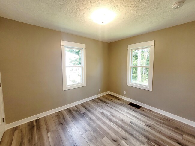 Building Photo - 3052 Burlingame Ave SW