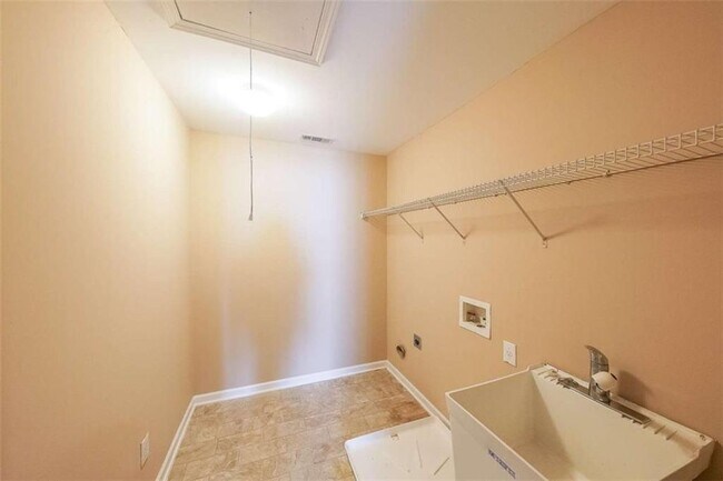 Building Photo - 1128 Southland Bluff