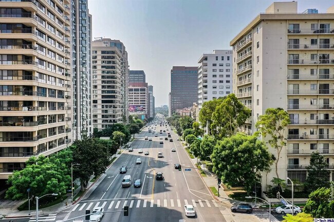 Building Photo - 10751 Wilshire Blvd