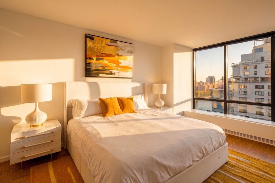 Building Photo - 525 E 72nd St