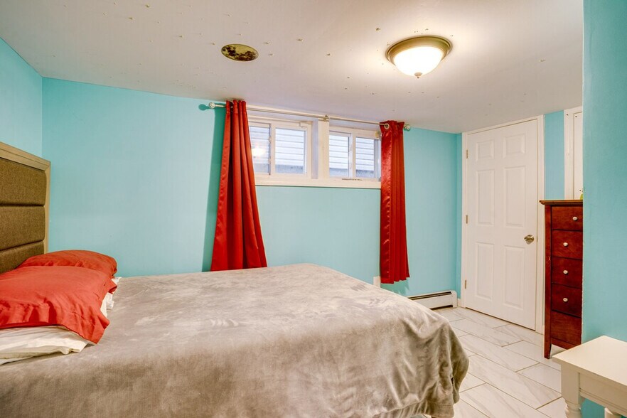 Building Photo - 787 S 13th St