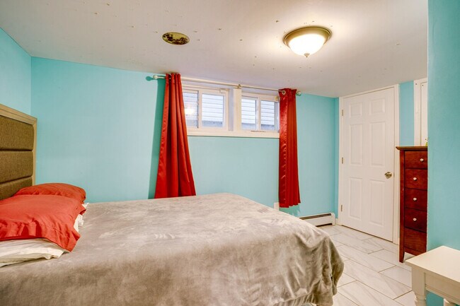 Building Photo - 787 S 13th St