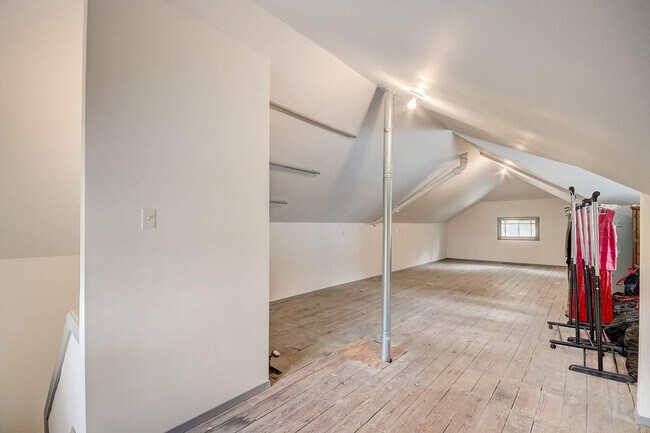 Building Photo - 2006 Grand Ave