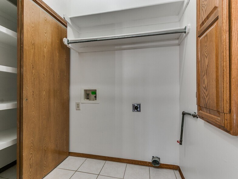 Building Photo - 6439 Masons Dr