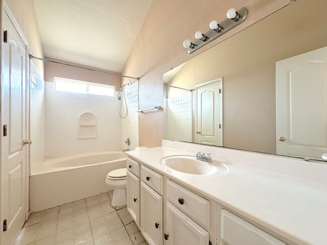 Building Photo - Northeast El Paso 3 Bed/2 Bath