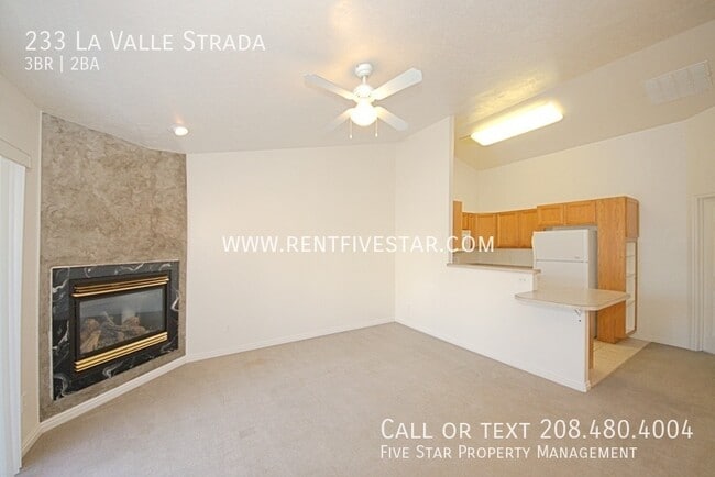 Building Photo - 233 La Valle Strada Ln