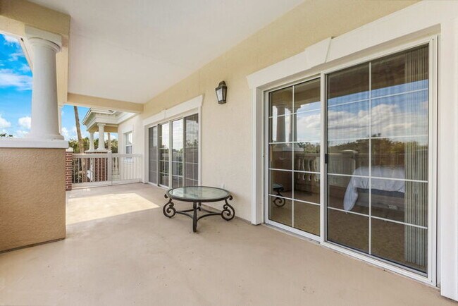 Building Photo - Golf Course View Condo