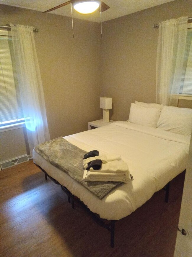 Building Photo - 4BR 3BA SFH with Full Finished Basement