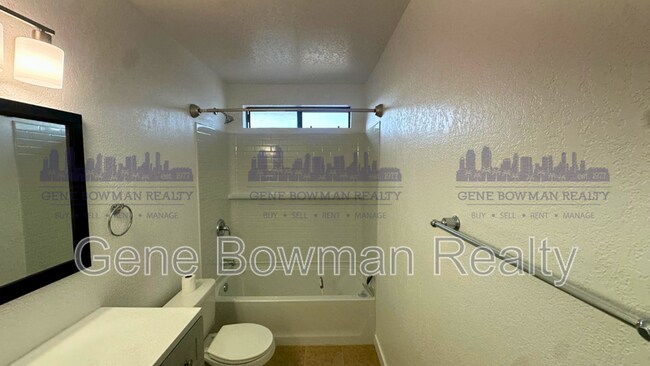 Building Photo - 1485 Hemlock Ave