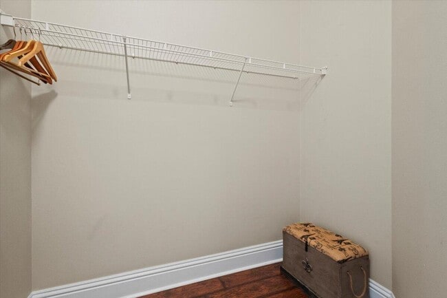 Building Photo - 5829 NW Zenith Dr