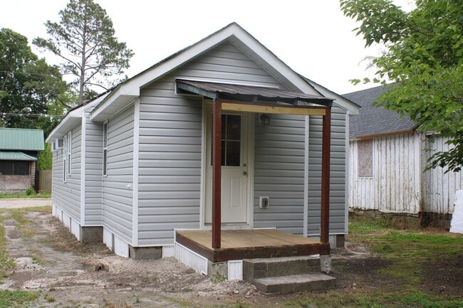 Building Photo - 113 East St E