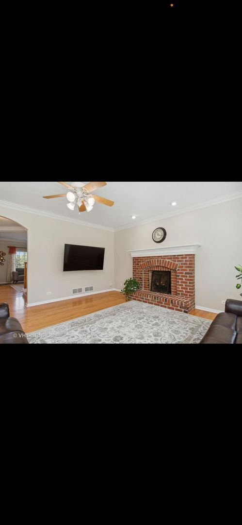 Building Photo - BEAUTIFUL HOUSE- 4+1 bsmt bedroom, 3.5 bat...