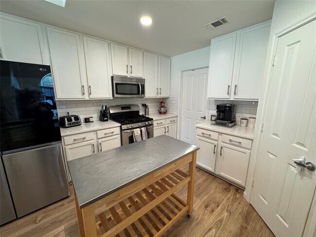 Building Photo - 17800 Kilkenny Dr