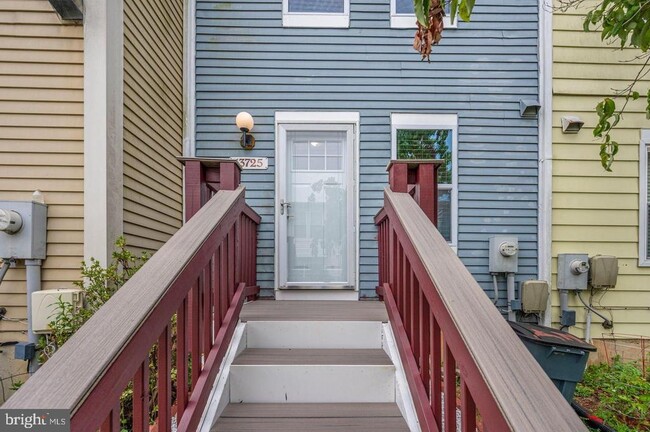 Building Photo - 13725 Avonshire Dr