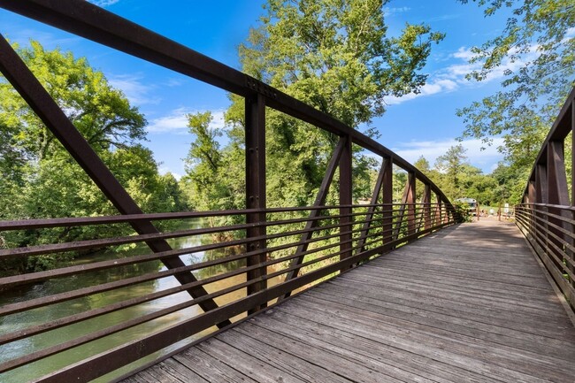 Building Photo - Beautiful townhome in Clarksville!