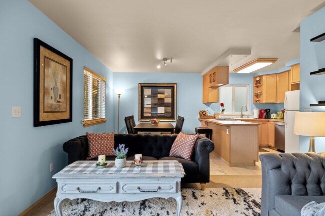 Building Photo - Eastside Olympia 3BD