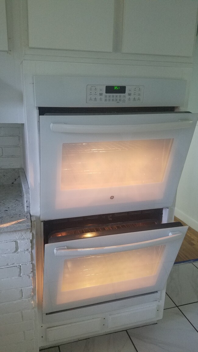 Building Photo - 414 Sharon Dr