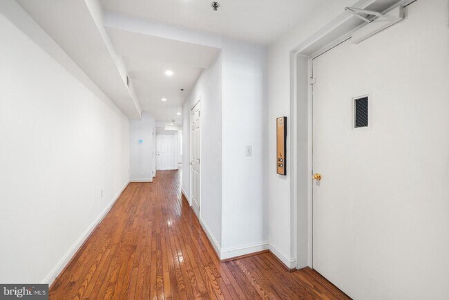 Building Photo - 48 N Front St