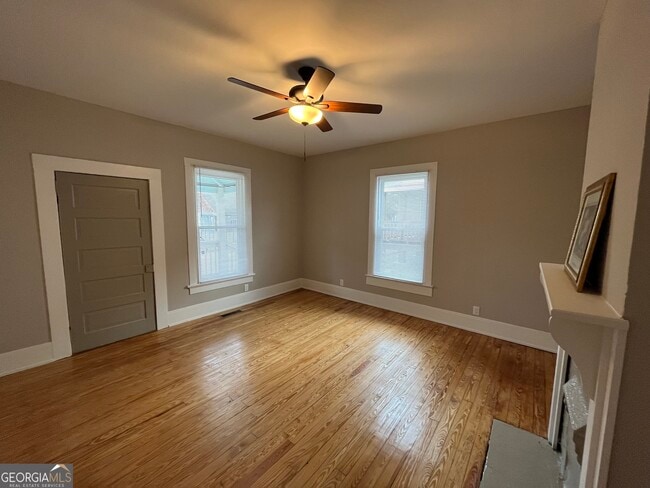 Building Photo - 14 Hazel St