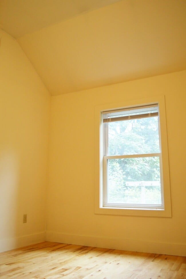 Building Photo - 1048 North Ave