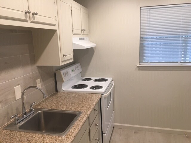 Building Photo - 505 University Walk