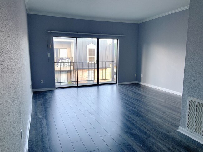 Building Photo - 2425 UNDERWOOD STREET 354