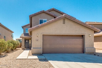 Building Photo - 4BR 3 FULL BATHROOMS W/ HUGE LOFT AND LARGE MASTER