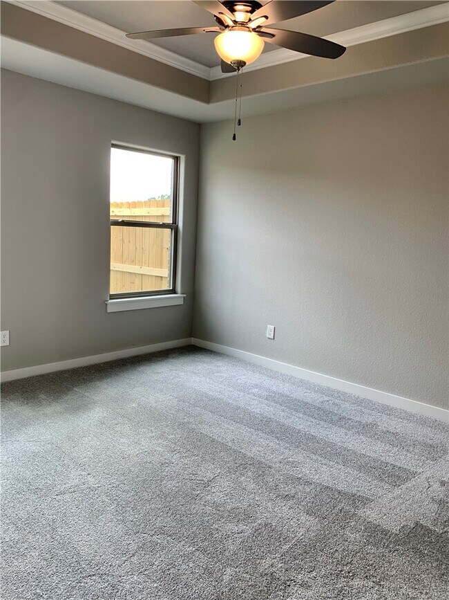 Building Photo - 432 Rineel Ave