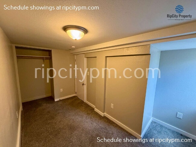 Building Photo - 1728 SE Clatsop St